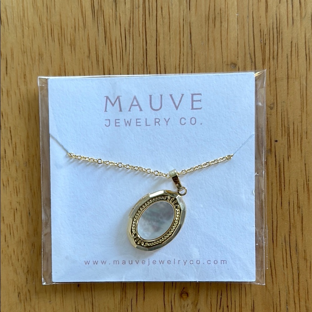 Gold Pendant Necklace